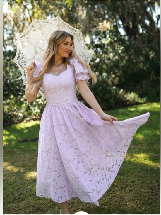 Ivy City Co Dresses & Skirts - Ivy City Co Lace Midi Dress in Lilac with Puff Sleeves | XS
